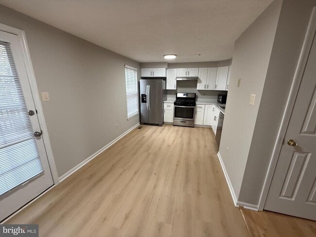 Building Photo - 8916 Pembrook Woods