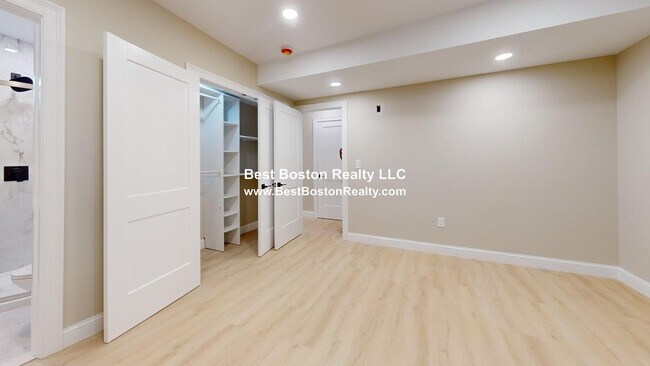 Building Photo - 231 Highland Ave