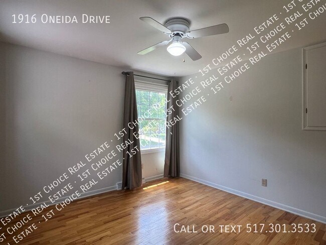 Building Photo - 1916 Oneida Dr