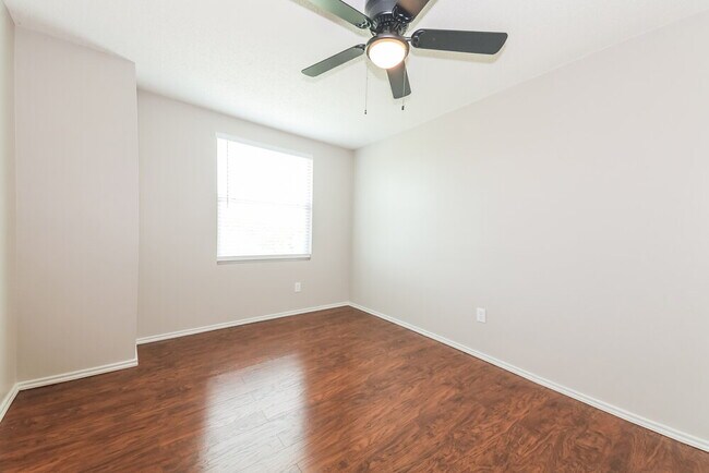 Building Photo - 1421 Nimitz Way