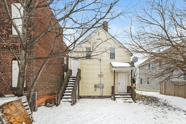 Building Photo - 6010 Wakefield Ave