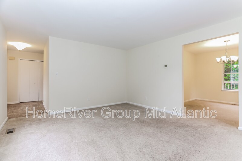Building Photo - 475 Crisfield Dr