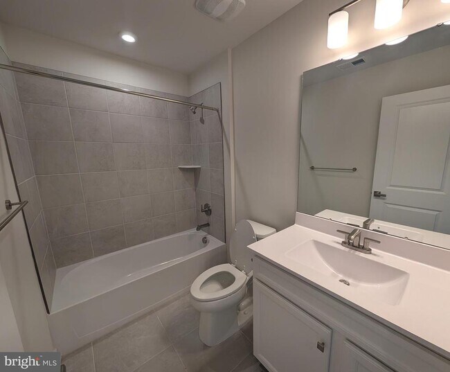 Building Photo - 114 RED LION Ct