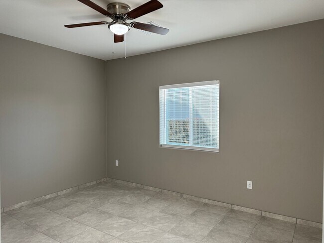 Building Photo - Beautiful Modern 3Bdm 2Ba Home, Easy Access to I-10, Must See!