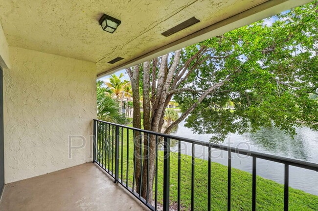 Building Photo - 1543 Lake Crystal Dr