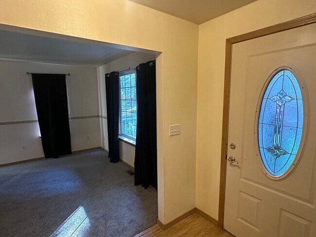 Building Photo - Beautiful 3-Bedroom Home in Gated Clearwood Community!