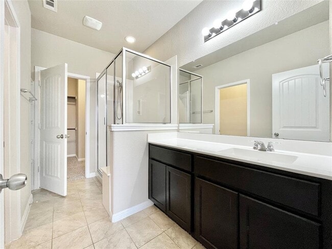 Building Photo - 415 Crater Lake Dr