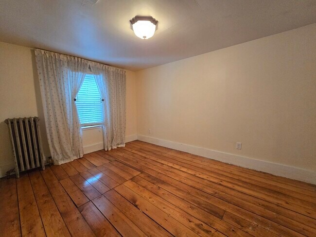 Building Photo - 303 Main St