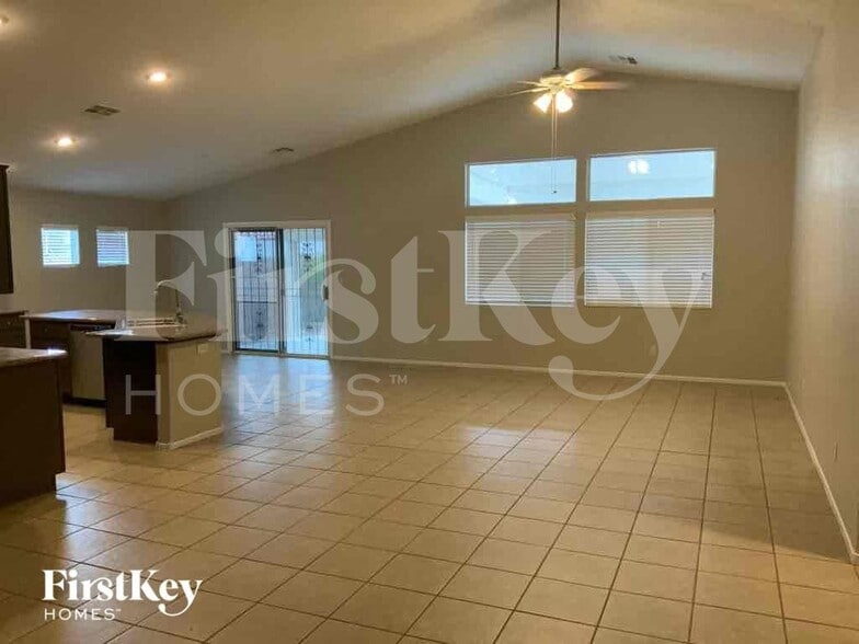 Building Photo - 2209 Meadow Green Ave