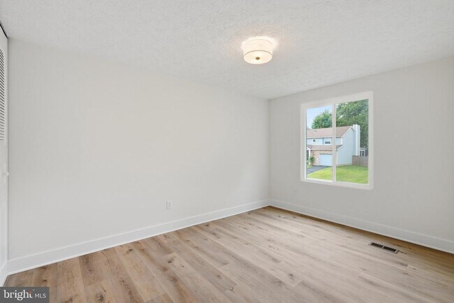 Building Photo - 202 Leslie Ct