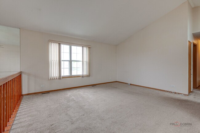 Building Photo - 614 Le Parc Cir