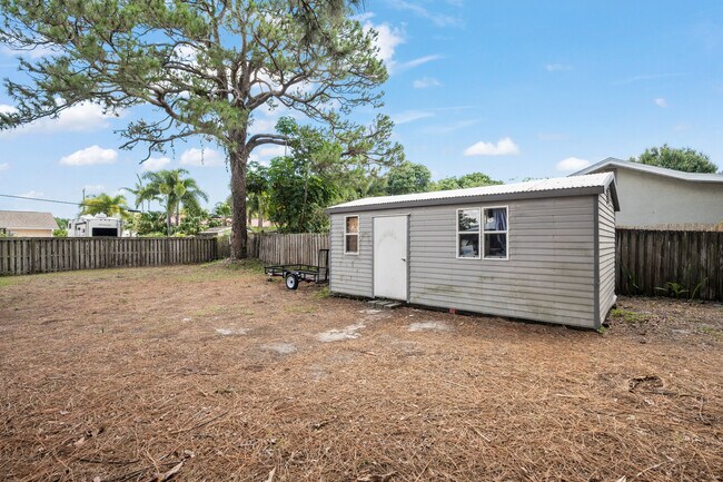 Building Photo - 693 Orange Blossom Dr