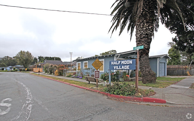 Primary Photo - Half Moon Village