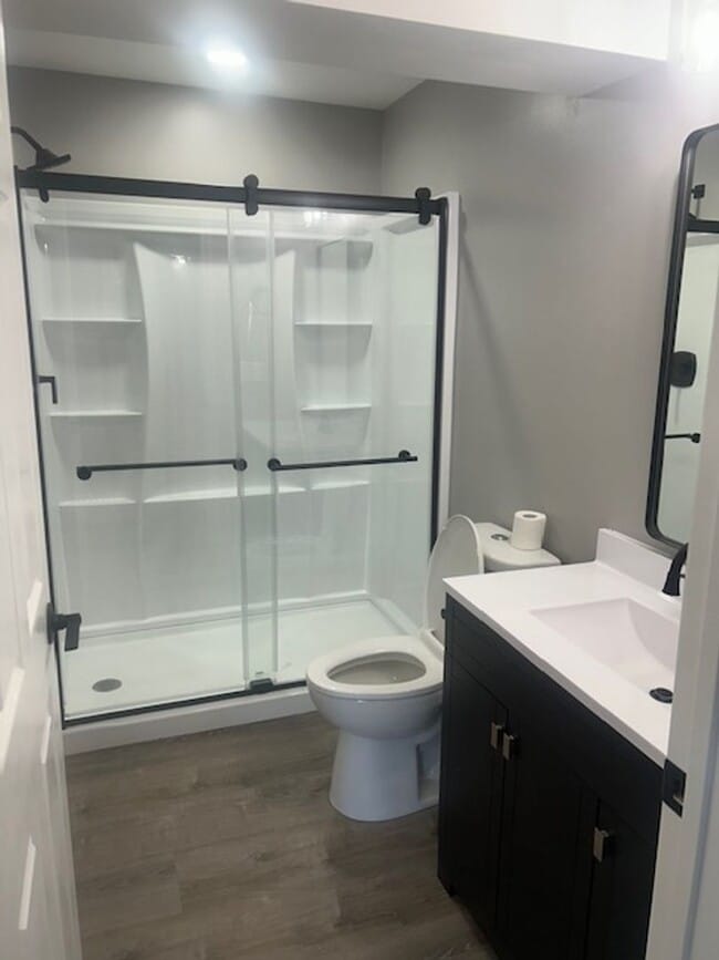 Building Photo - Beautiful 5 Bedroom Home!