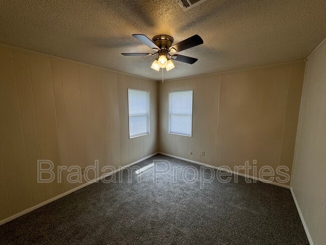 Building Photo - 503 N Beaumont St