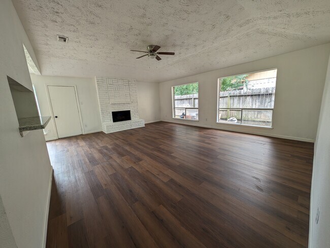 Building Photo - 16311 Thistleglen Drive