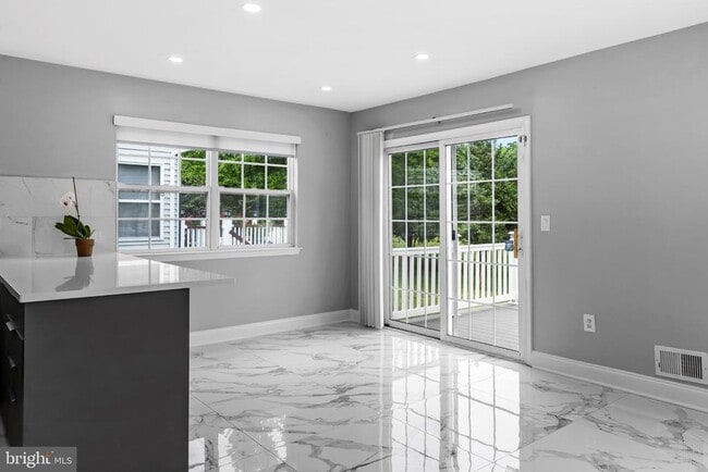 Building Photo - 98 Canal View Dr