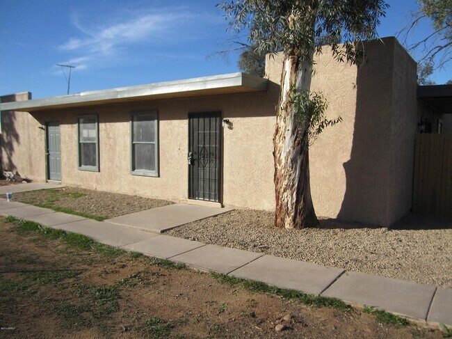 Building Photo - 2730 E Belleview St