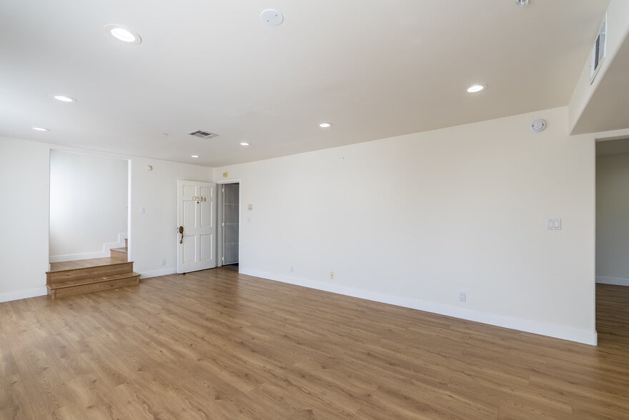 Building Photo - 1758 N Alexandria Ave