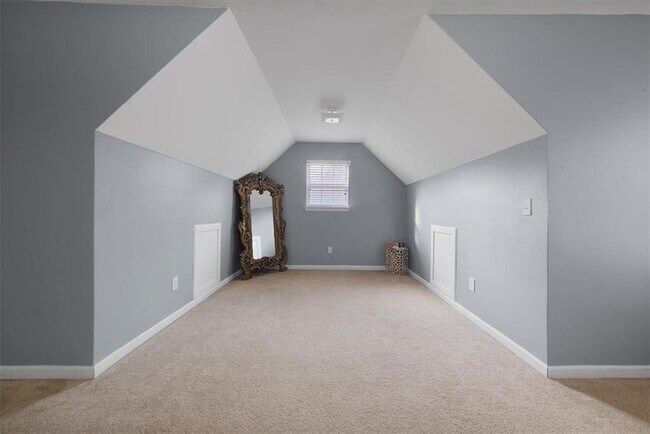 Building Photo - 504 Trotters Ln