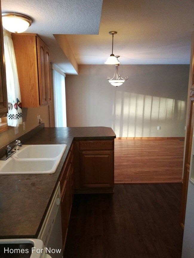 Primary Photo - 3 br, 2.5 bath House - 831 Glen Terrace