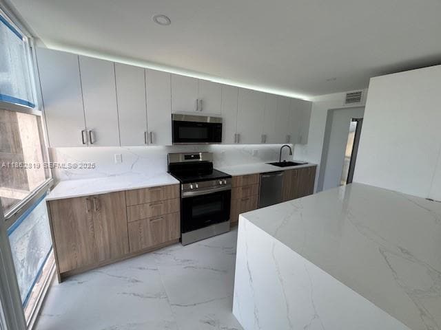 Building Photo - 18181 NE 31st Ct