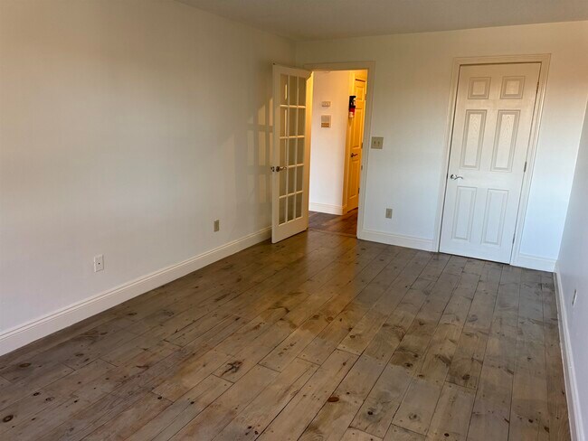 Building Photo - 136 Mammoth Rd