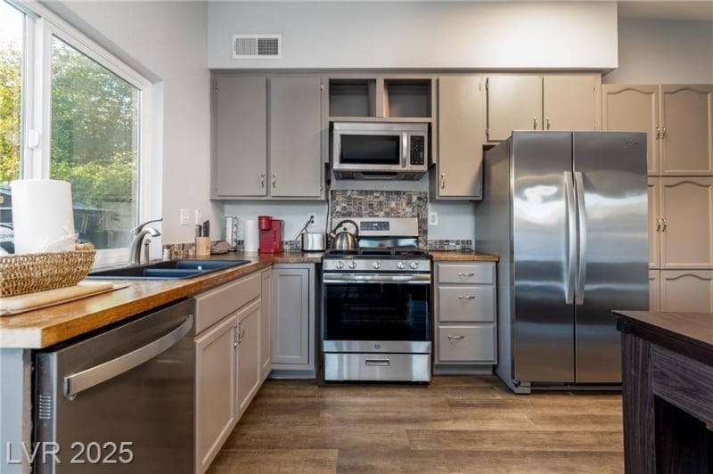 Building Photo - 2120 Wagonwheel Ave