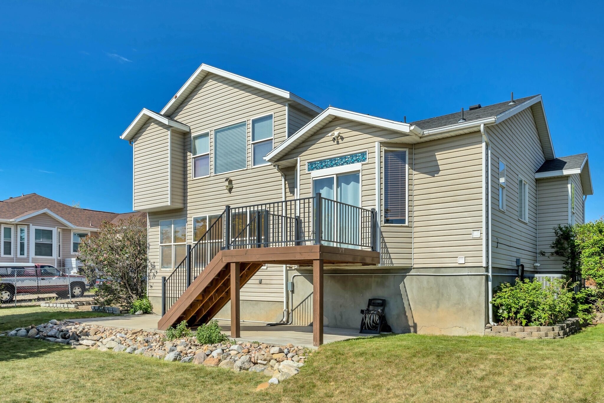Building Photo - 8847 Mountain Vista Dr