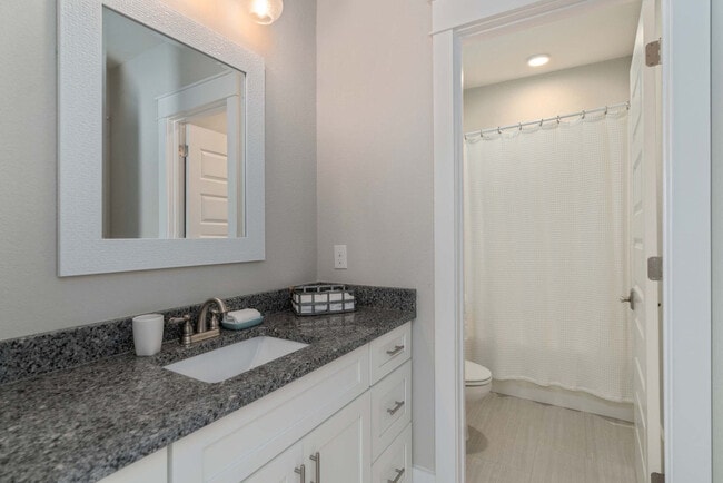 Building Photo - 374 Gulfview Cir
