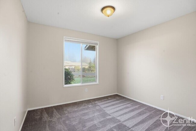 Building Photo - 11907 NE 4th St