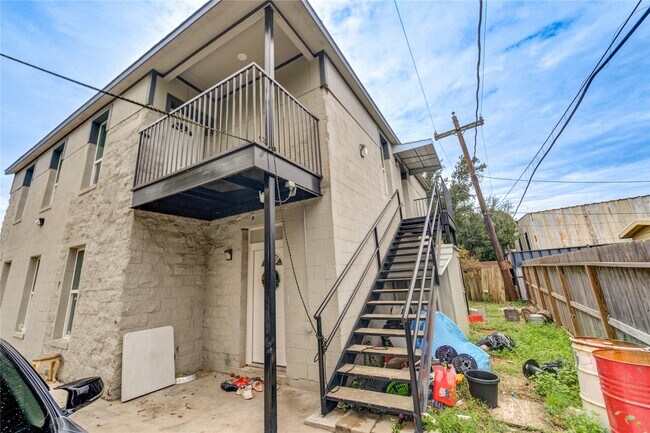 Building Photo - 4323 Continental Dr