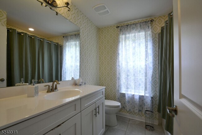 Building Photo - 1802 Devon Ln