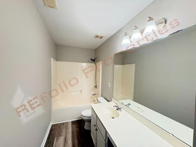 Building Photo - 1208 Golden Eagle Dr