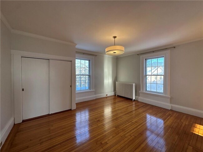 Building Photo - 5 Record St