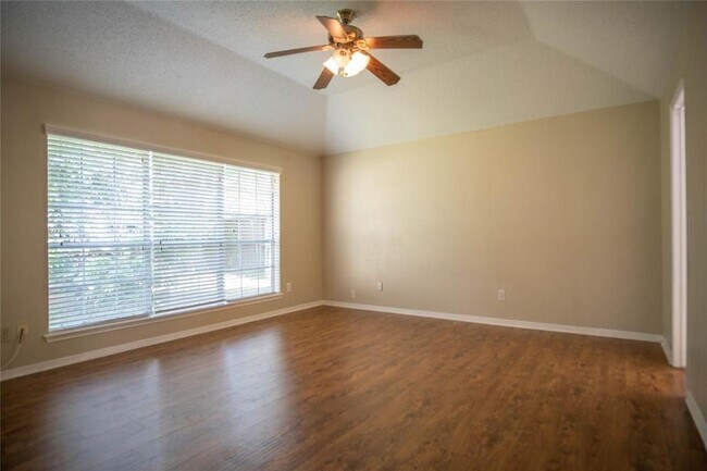 Building Photo - 3207 Rimrock Dr