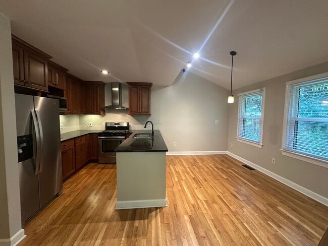 Building Photo - 160 Lystra Hills Ln