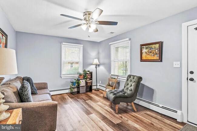 Building Photo - 8413 Rosemont Cir