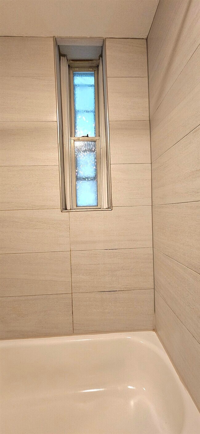 Building Photo - 327 Jackson St