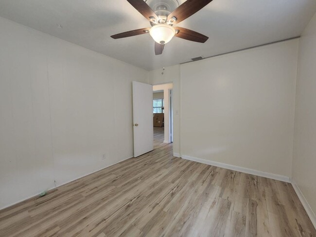 Building Photo - 3 Bedroom 1 Bath Home in Central Gulfport