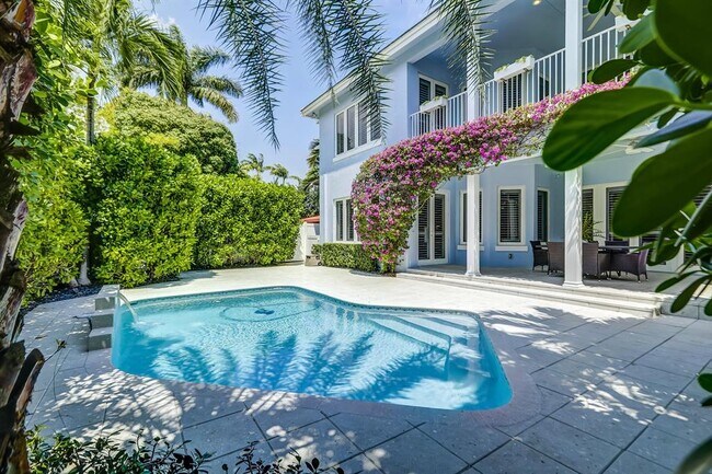 Primary Photo - 425 NE 11th Ave