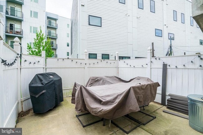 Building Photo - 2520 Kimball St