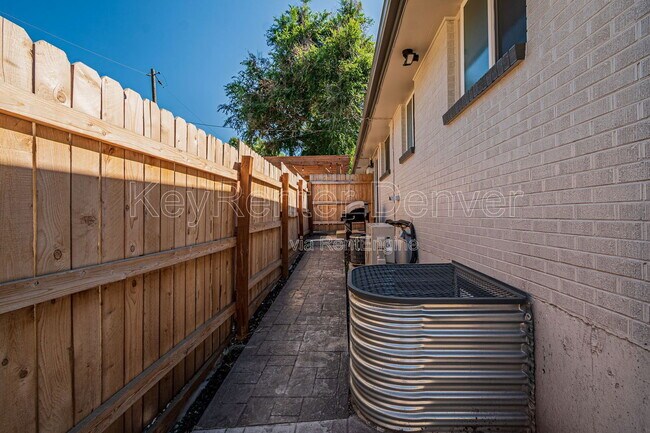 Building Photo - 6636 Depew St