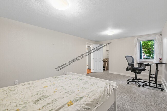 Building Photo - 3BD/1BA First-Floor Unit in West Oakland Duplex – All Utilities Included | $2,999/mo
