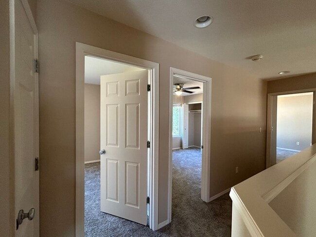 Building Photo - Gorgeous 4 Bed, 2.5 Bath House!