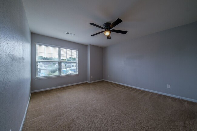 Building Photo - 1301 Waldridge Ct