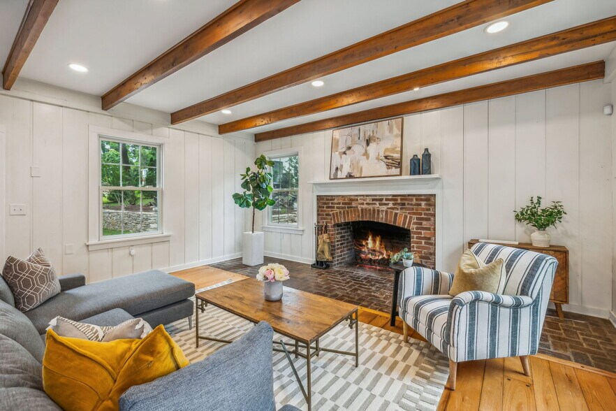 Building Photo - 2126 Sharondale Dr