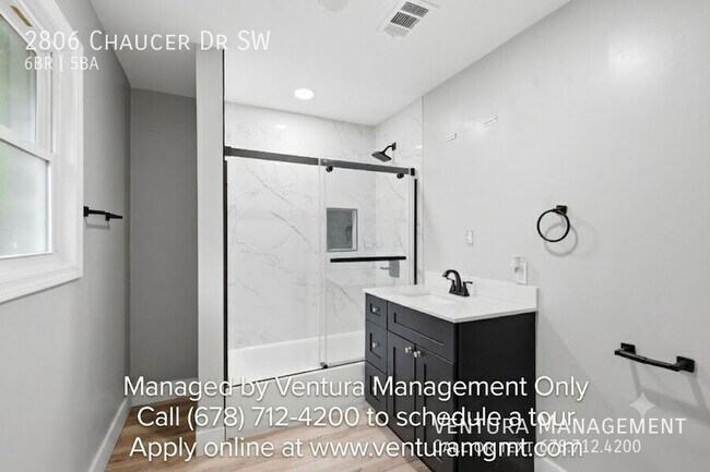 Building Photo - 2806 Chaucer Dr SW