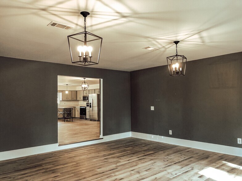 Building Photo - 1234 Juniper Dr