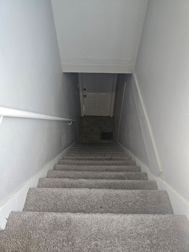 Building Photo - 2947 13th Ave